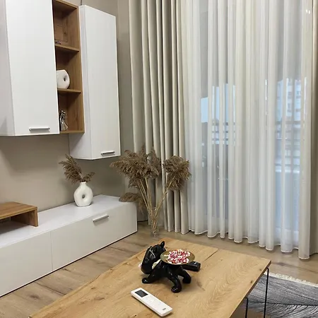 Modern And Cozy Oasis Near Center Lägenhet