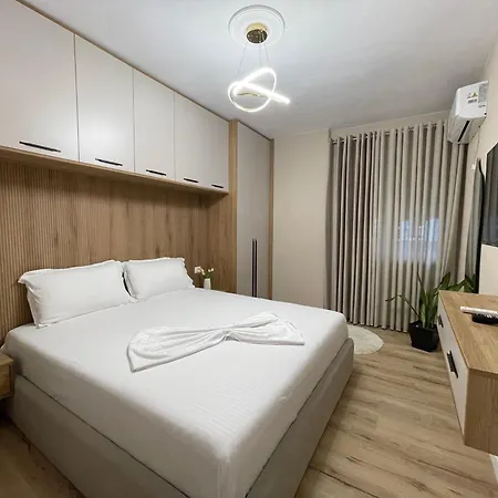 Modern And Cozy Oasis Near Center Lägenhet