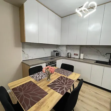 Modern And Cozy Oasis Near Center Lägenhet