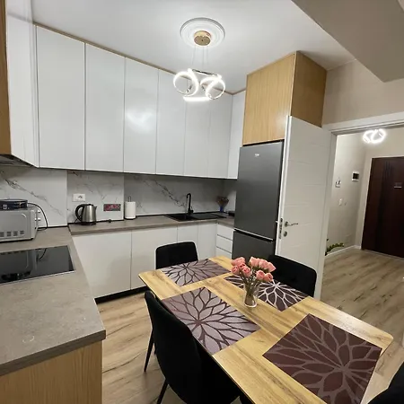 Modern And Cozy Oasis Near Center Apartman Tirana