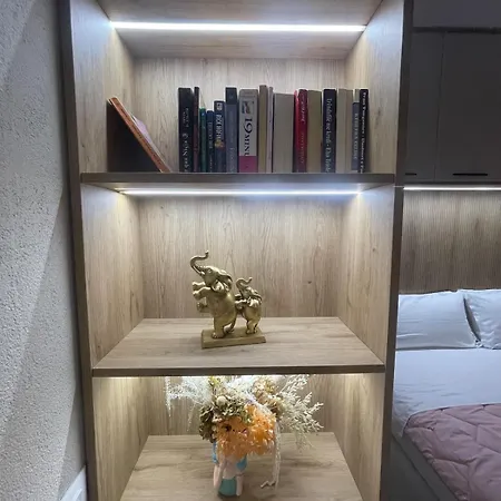 Modern And Cozy Oasis Near Center Apartman